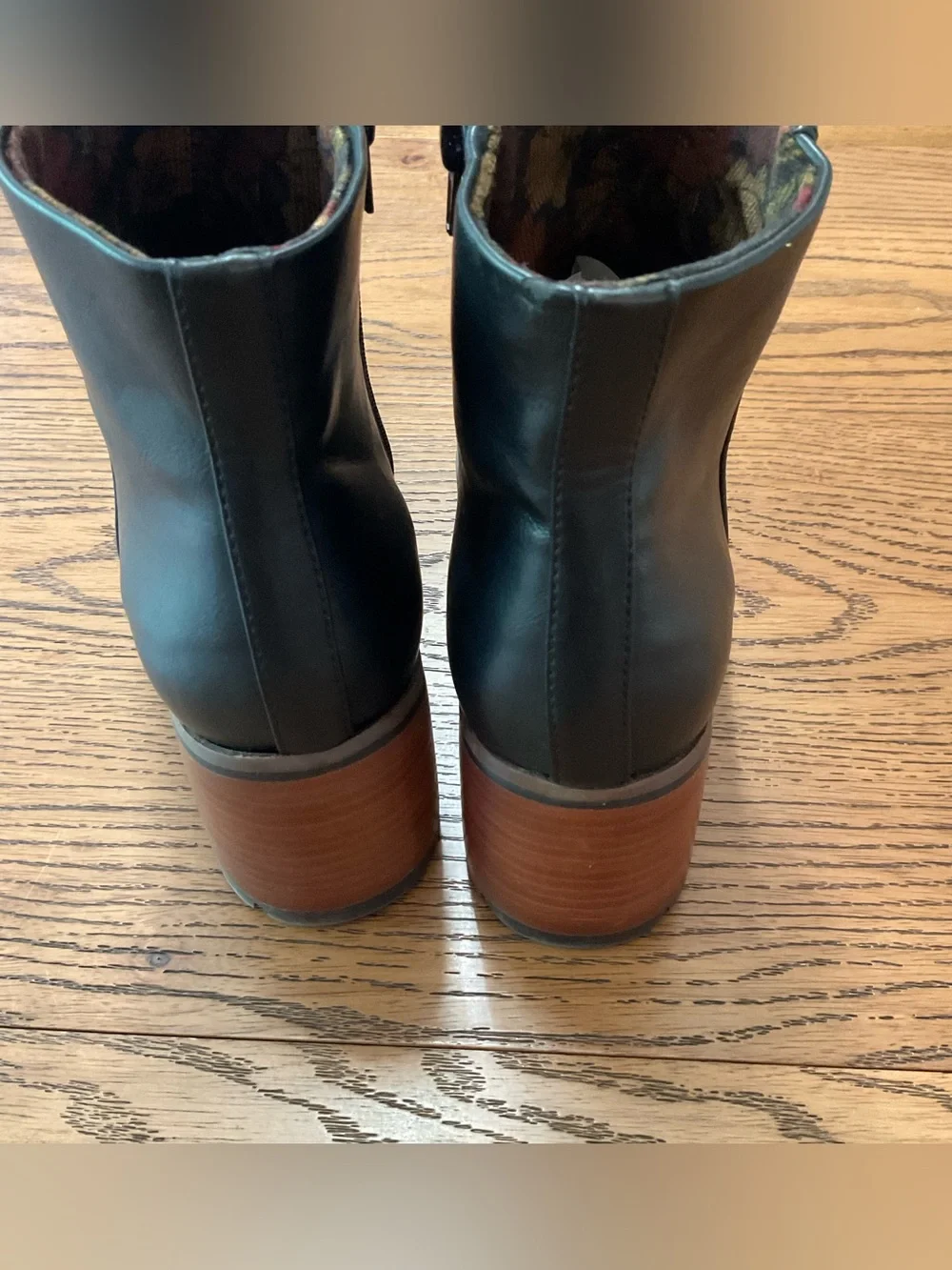 Korks - Black Wooden Heel Lug Sole Ankle Boots Size 10